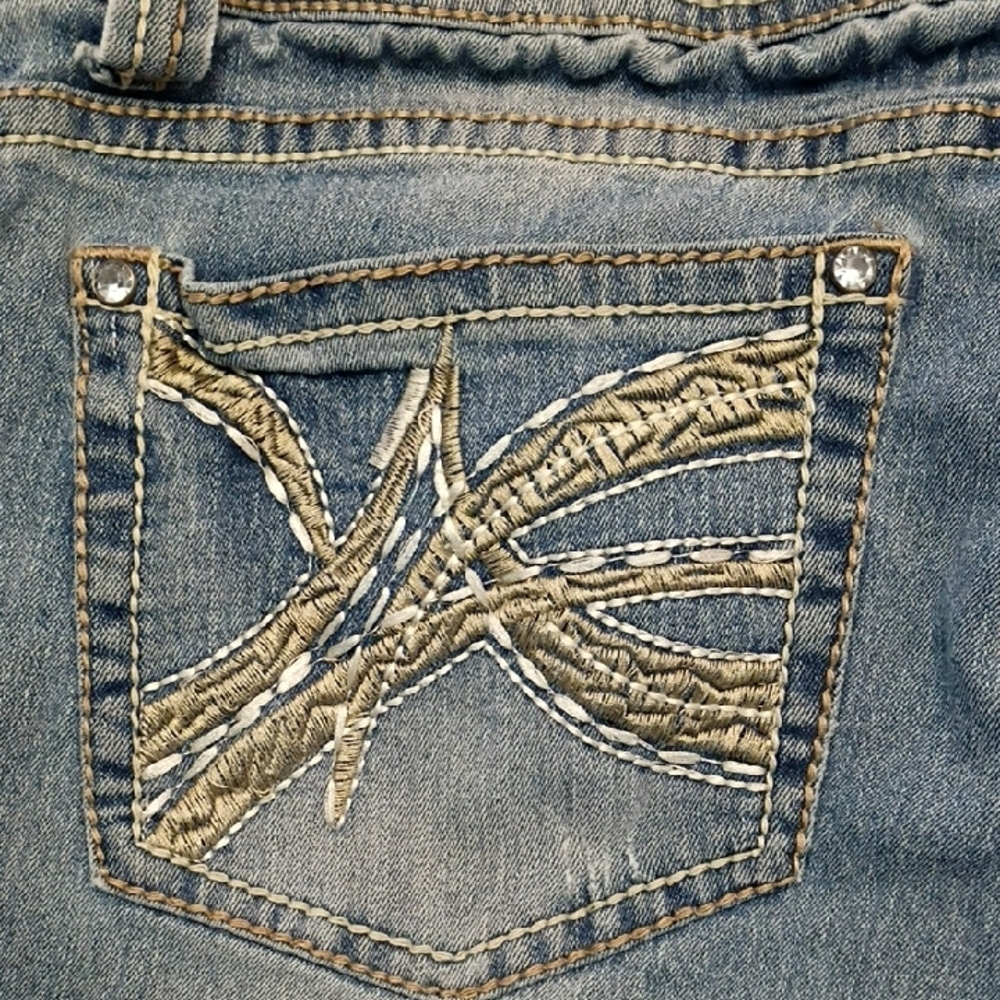 🔥Red Rivet Light Blue Distressed Denim Shorts Women's Size 17 - Picture 8 of 13